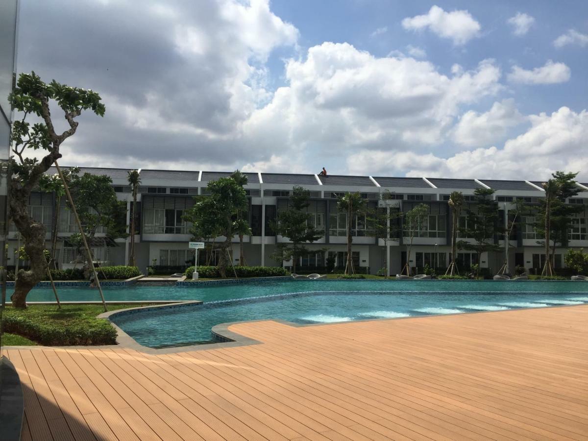 Apartemen Puri Mansion Jl. Lingkar Luar Barat Kelurahan Duri Kosambi Kecamatan Cengkareng Barat Pangsapuri
